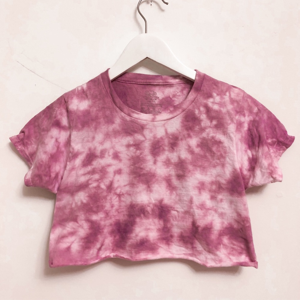 *NWOT* Tie Dye Cropped Magenta T Shirt
